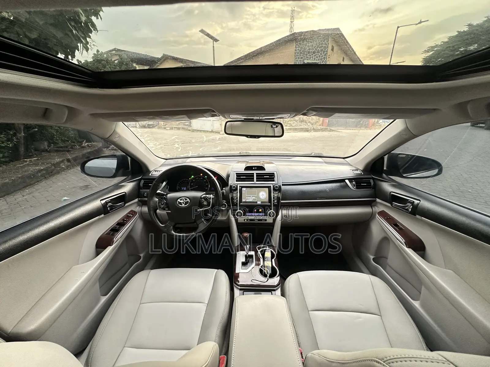 Toyota Camry XLE V6 4dr Sedan (3.5L 6cyl 6A) 2013 Silver