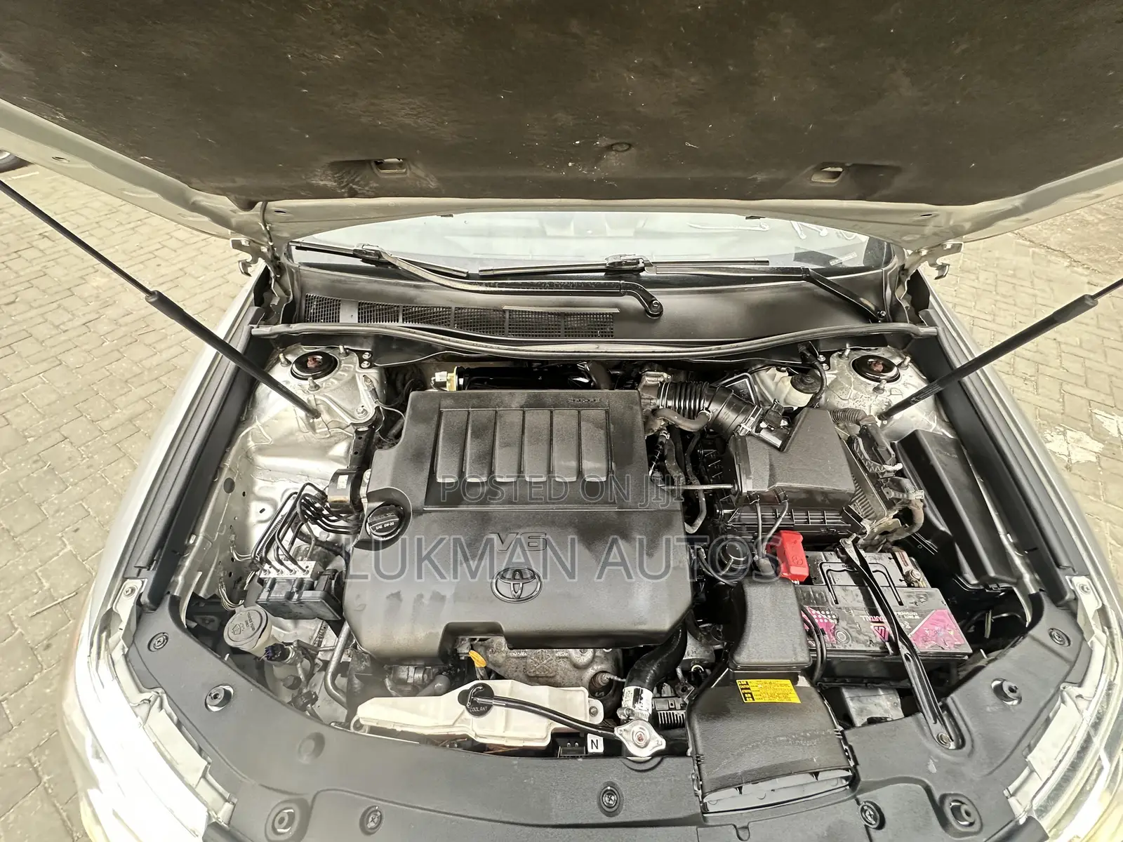 Toyota Camry XLE V6 4dr Sedan (3.5L 6cyl 6A) 2013 Silver