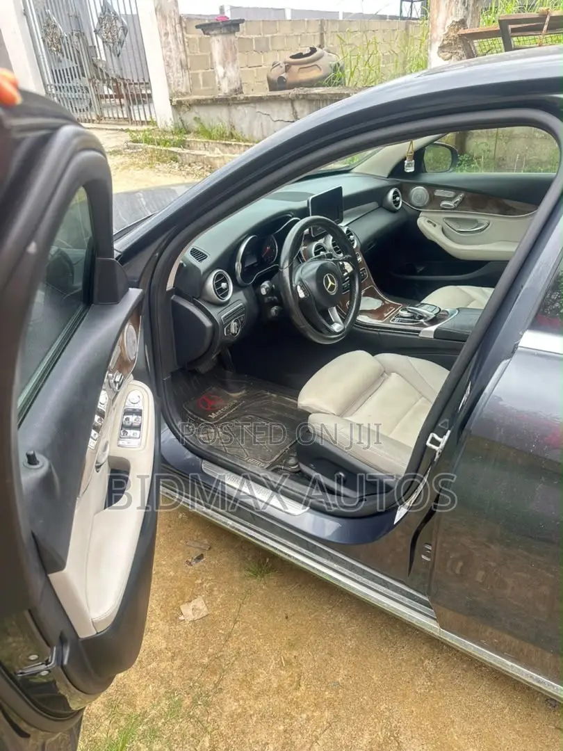 Mercedes-Benz C300 Luxury 4dr AWD 4Matic Sedan (2.0L 4cyl 7A) 2015 Gray