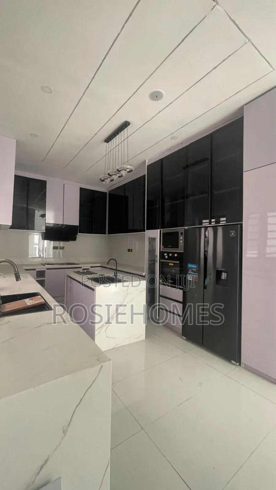 5bdrm Duplex in Chevron for sale