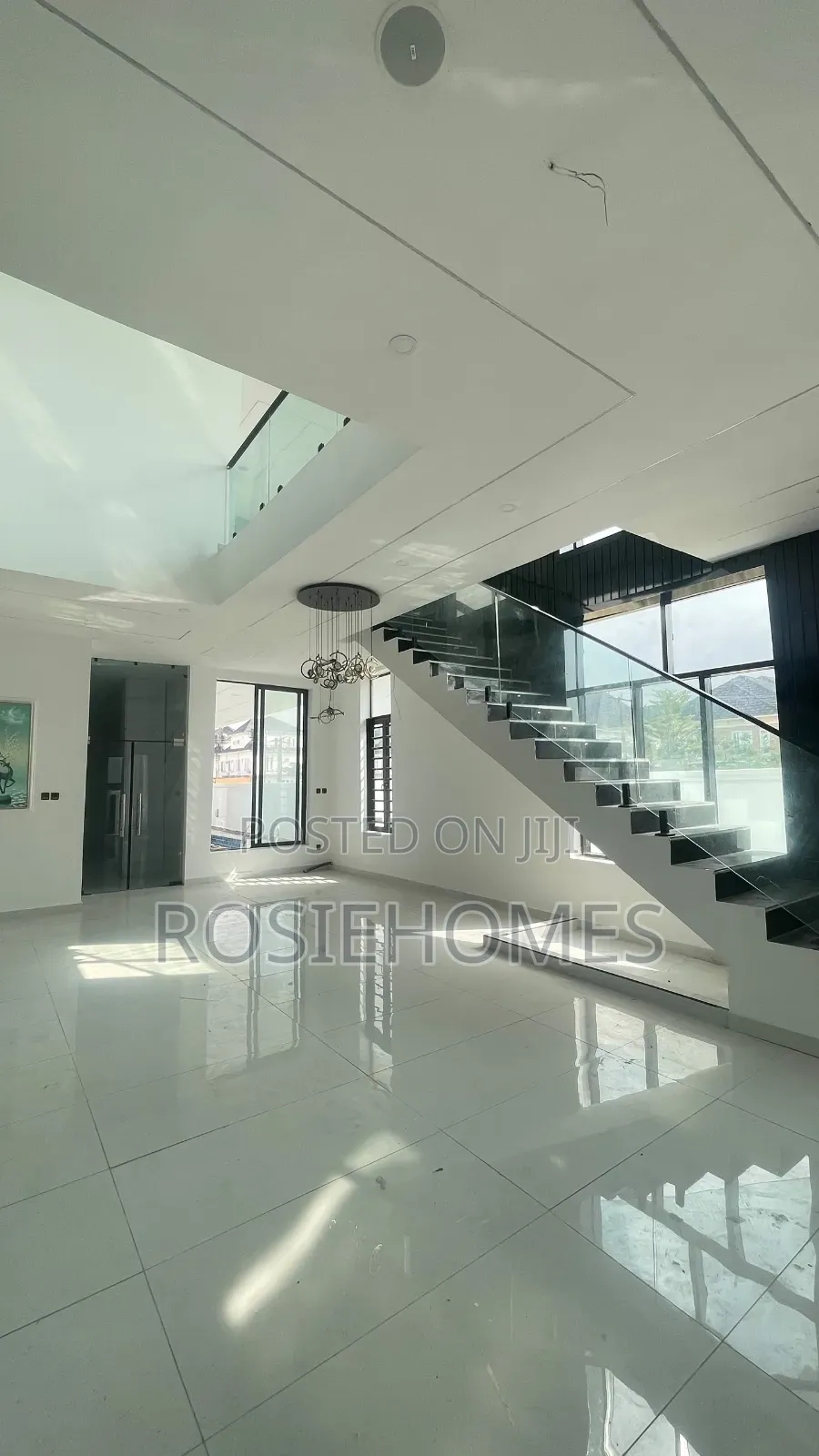 5bdrm Duplex in Chevron for sale