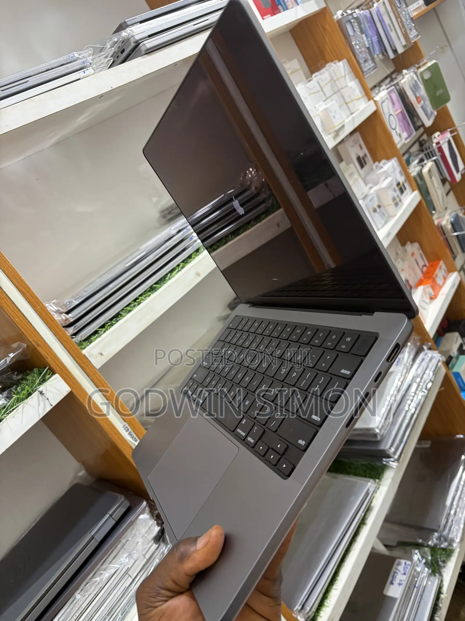 Laptop Apple MacBook Pro 2021 M1 32GB Apple M1 Pro SSD 500GB