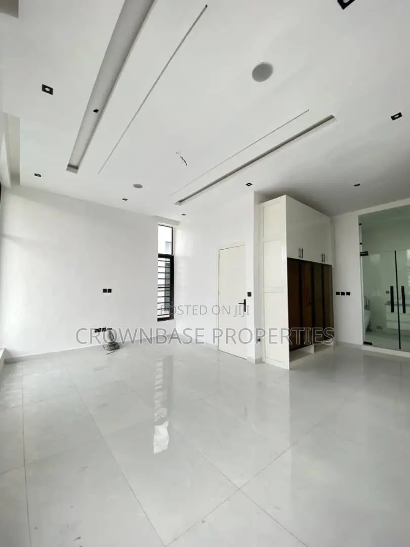 4bdrm Duplex in Sangotedo for sale