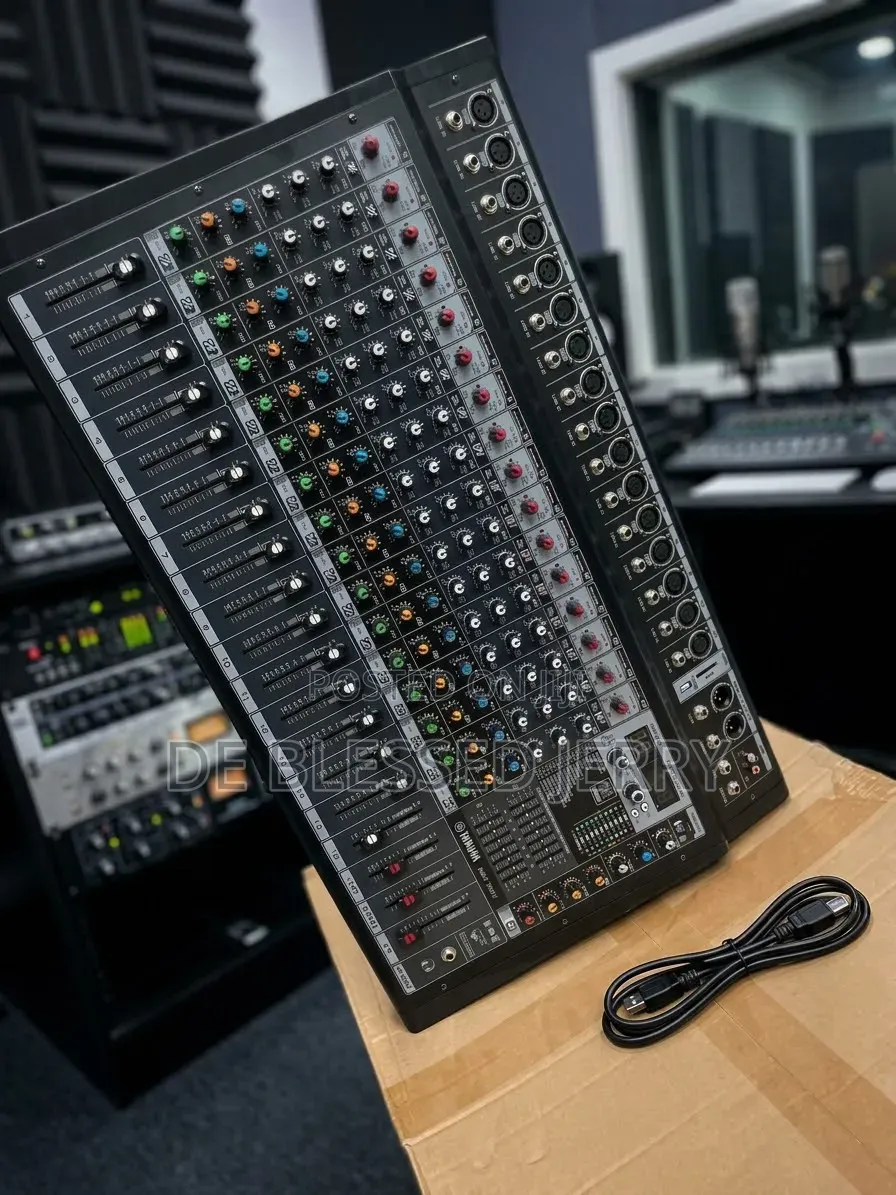 16channels Powered Mixer