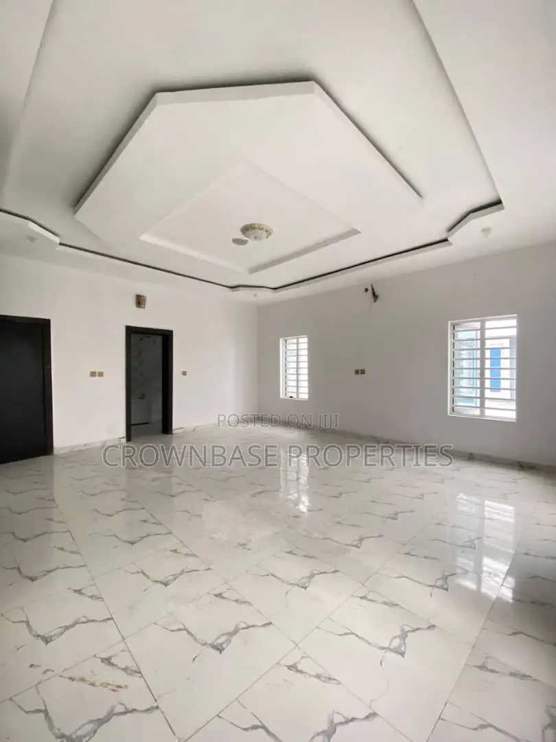 5bdrm Duplex in Sangotedo for sale