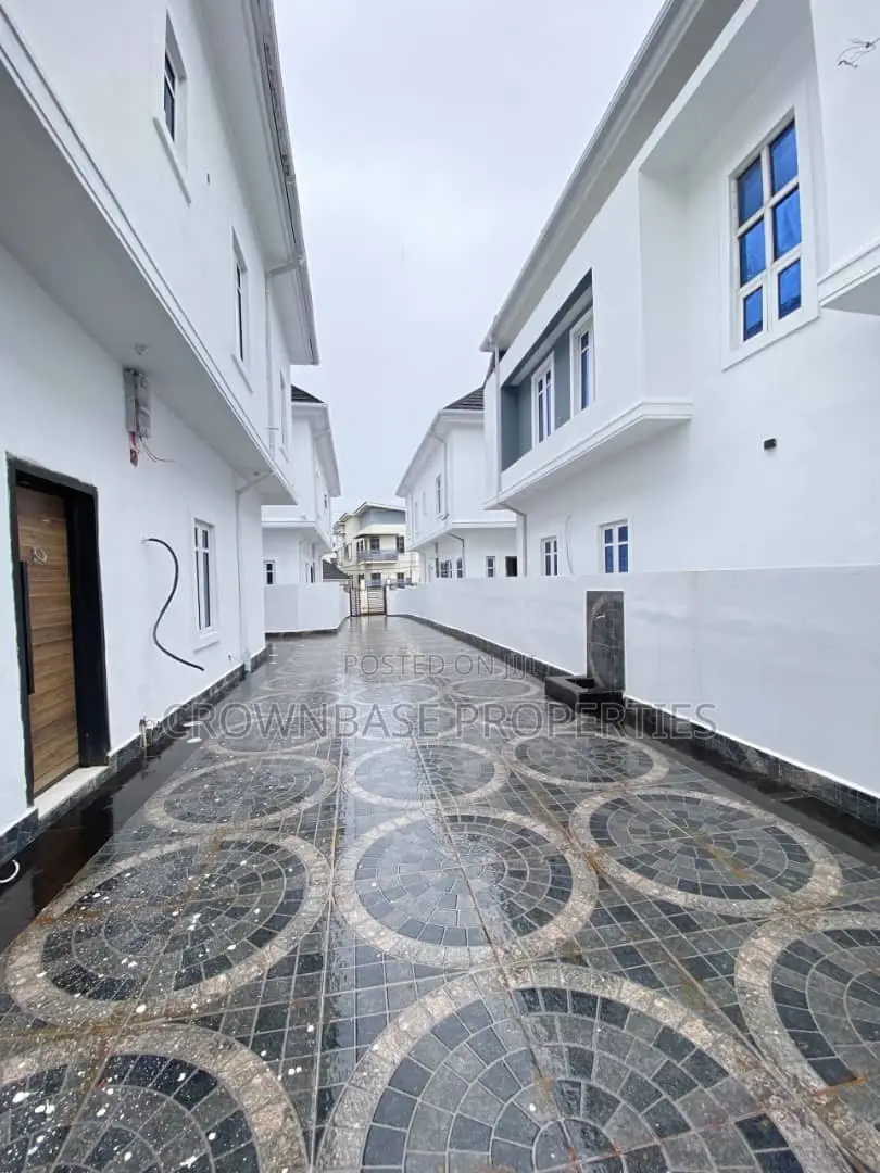 5bdrm Duplex in Sangotedo for sale