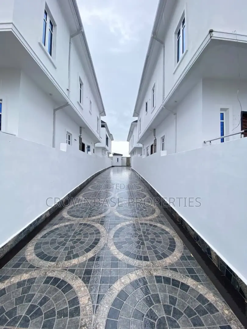 5bdrm Duplex in Sangotedo for sale