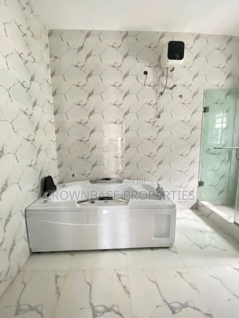 5bdrm Duplex in Sangotedo for sale