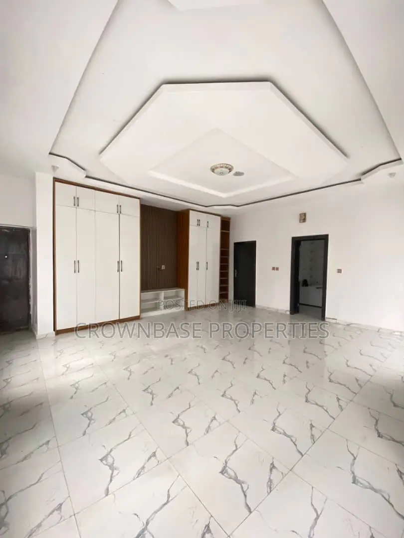 5bdrm Duplex in Sangotedo for sale