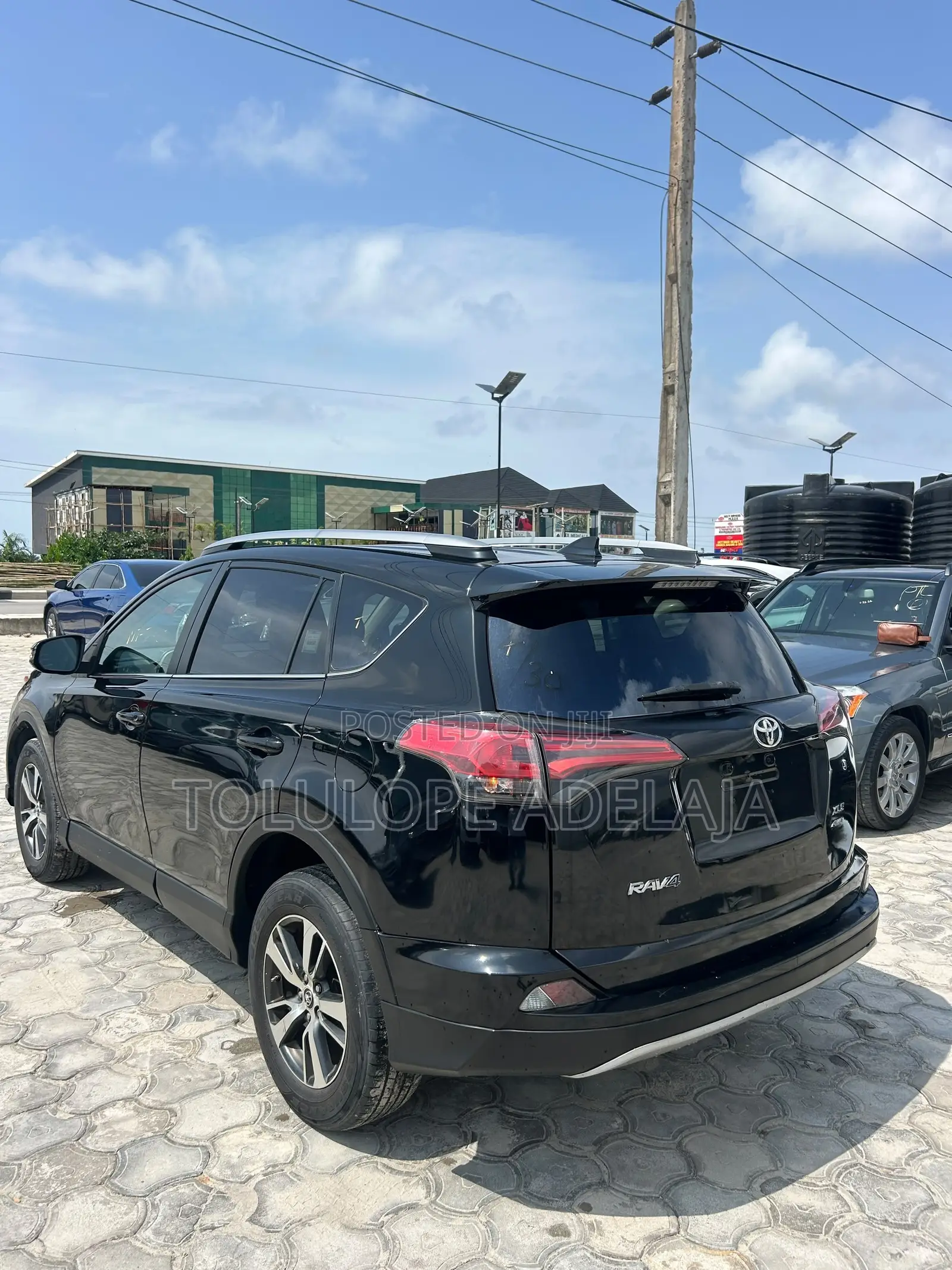Toyota RAV4 XLE 4dr SUV AWD (2.5L 4cyl 6A) 2018 Black