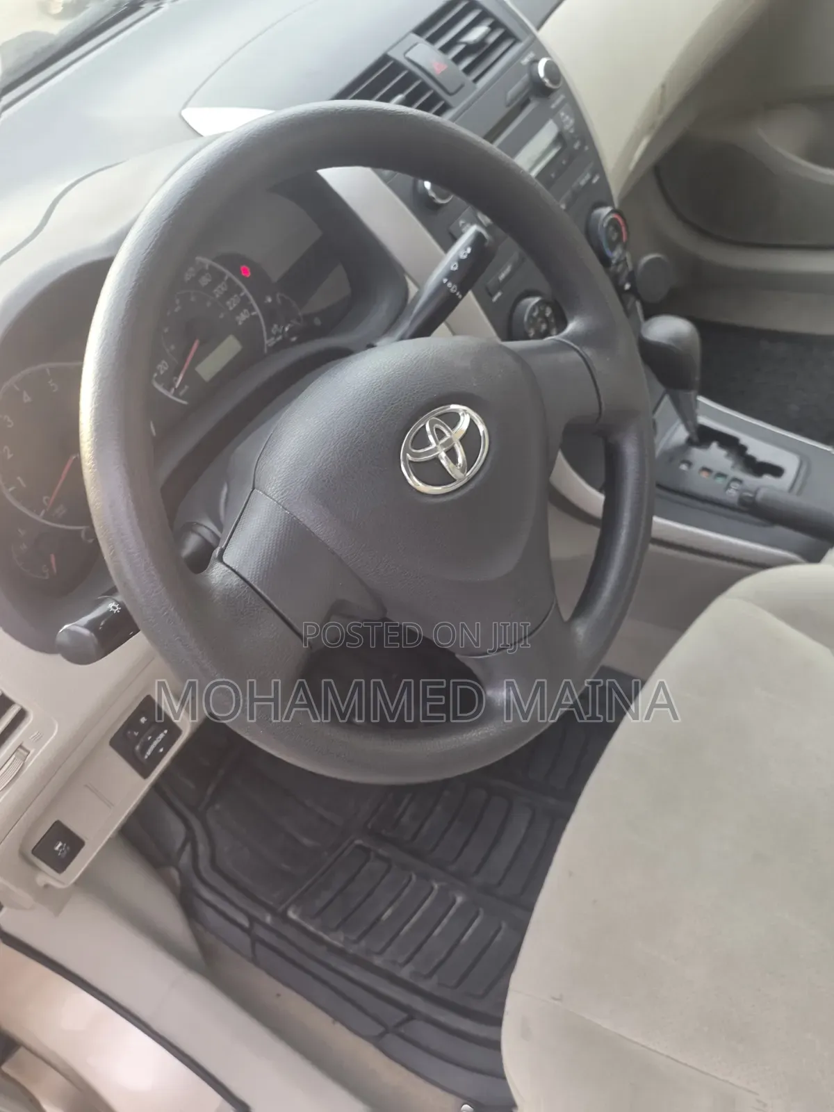 Toyota Corolla 2011 Gold