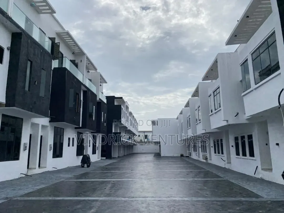 3bdrm Townhouse/Terrace in Golden Pal Estate, Lekki Phase 2 for sale
