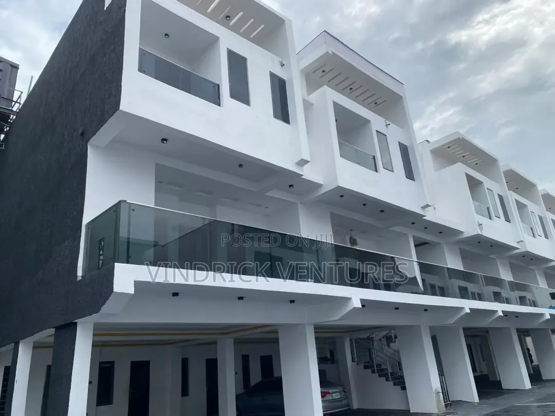 3bdrm Townhouse/Terrace in Golden Pal Estate, Lekki Phase 2 for sale