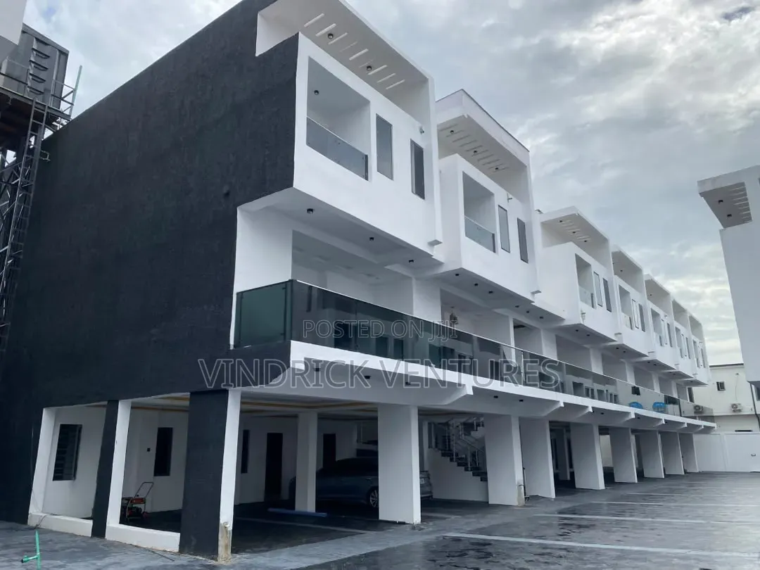3bdrm Townhouse/Terrace in Golden Pal Estate, Lekki Phase 2 for sale