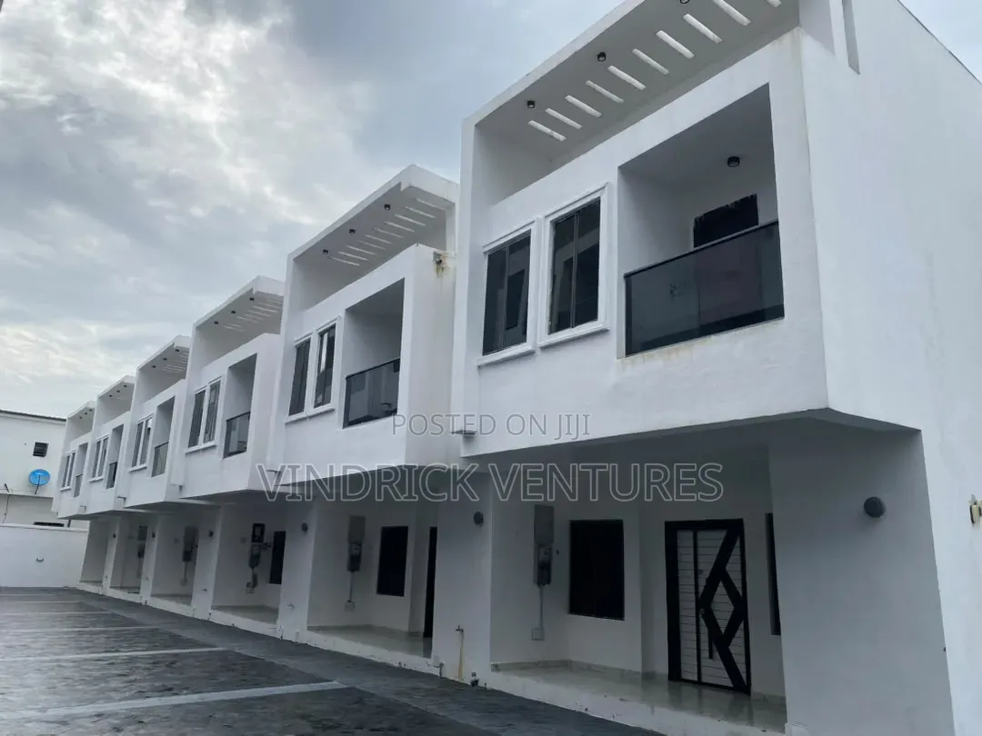 3bdrm Townhouse/Terrace in Golden Pal Estate, Lekki Phase 2 for sale