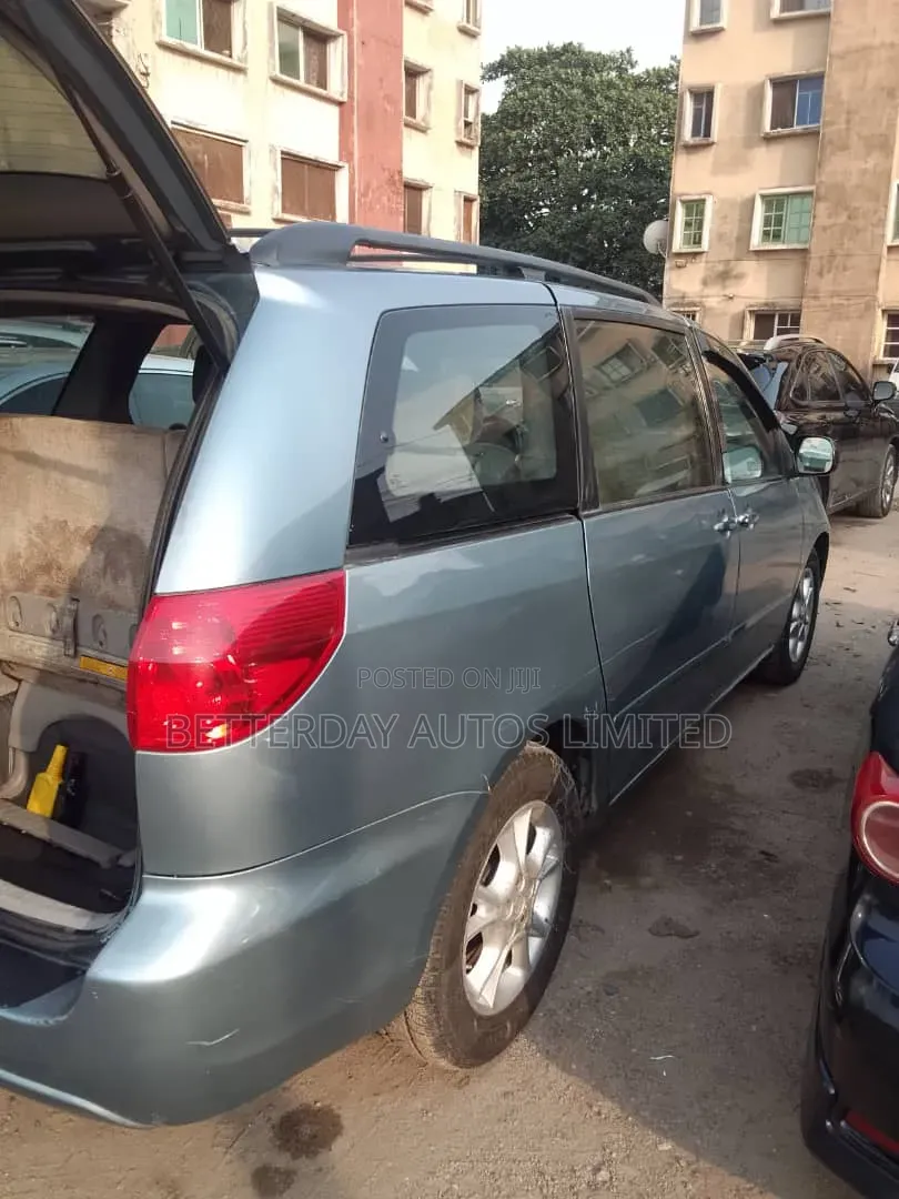 Toyota Sienna 2006 Blue