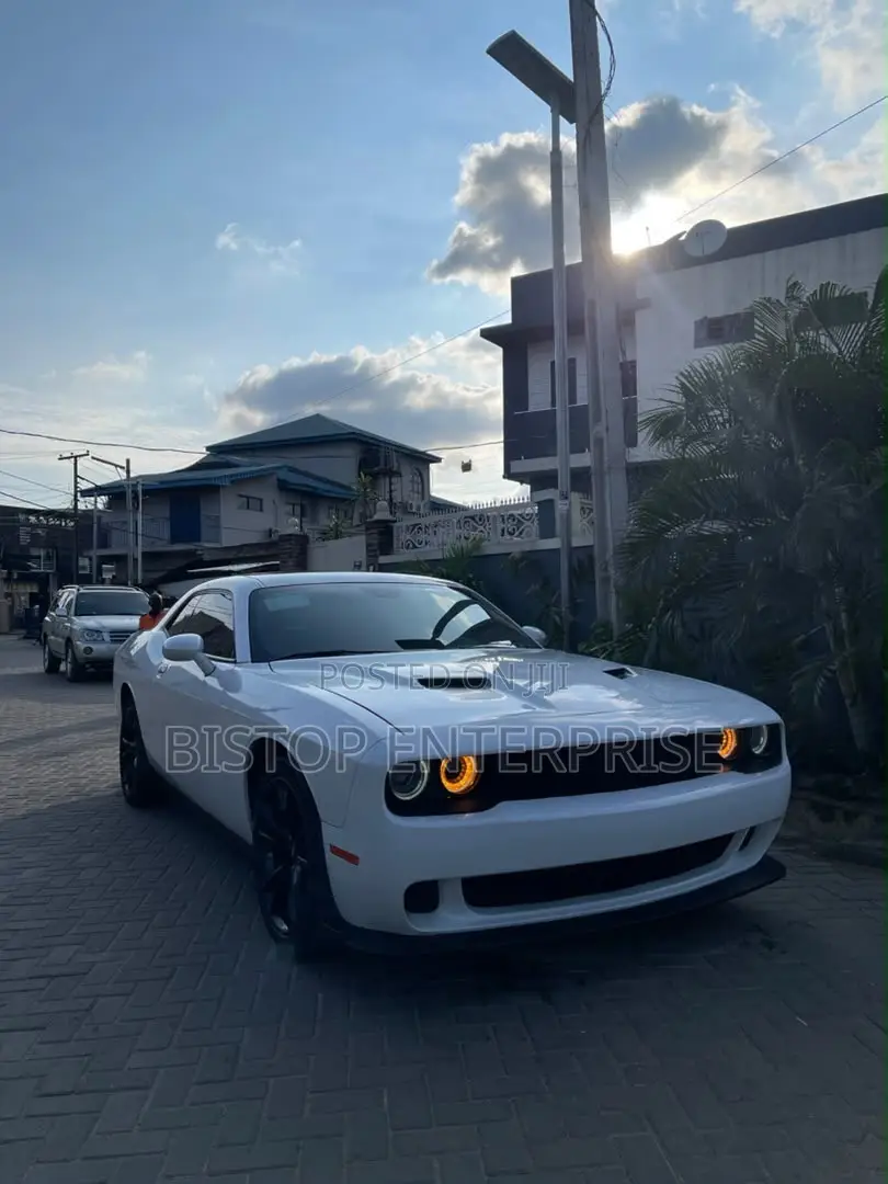Dodge Challenger SXT RWD 2018 White