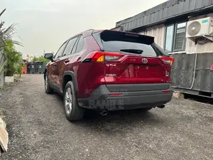 Toyota RAV4 XLE AWD 2019 Red