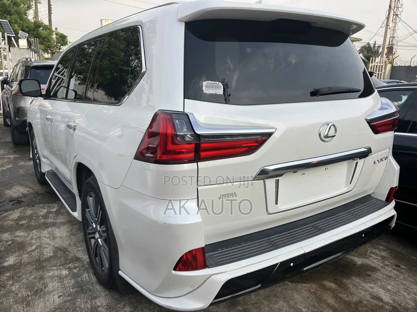 Lexus LX 570 (5 seats) AWD 2017 White