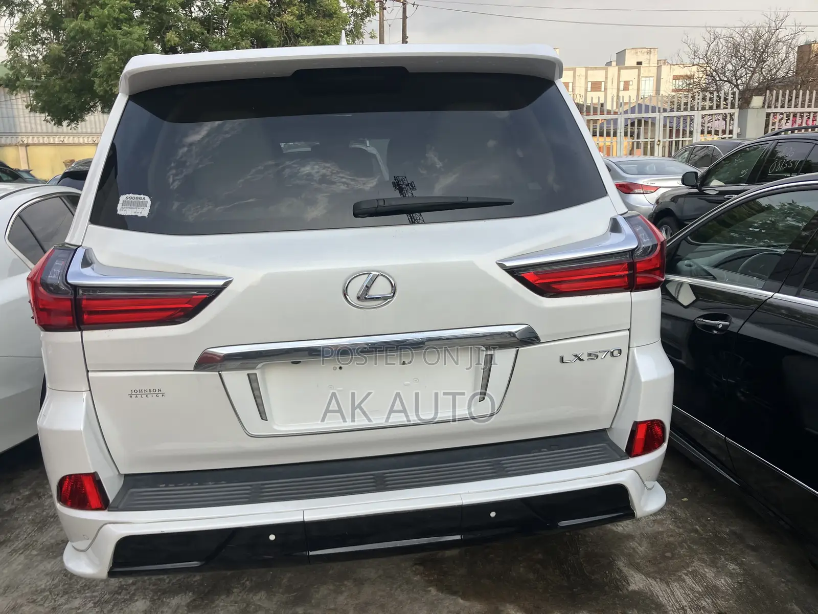 Lexus LX 570 (5 seats) AWD 2017 White