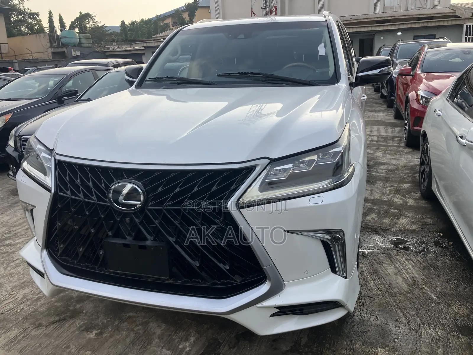 Lexus LX 570 (5 seats) AWD 2017 White