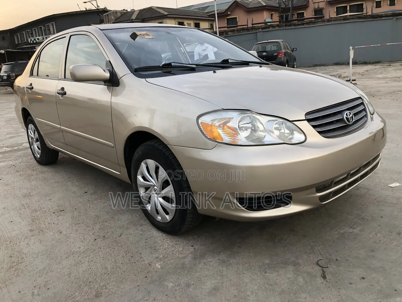 Toyota Corolla LE 2024 Gold