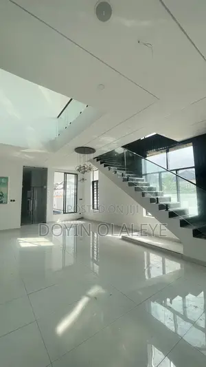 5bdrm Duplex in Chevron for sale