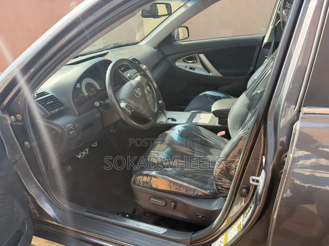 Toyota Camry SE 4dr Sedan (2.5L 4cyl 6AM) 2010 Gray