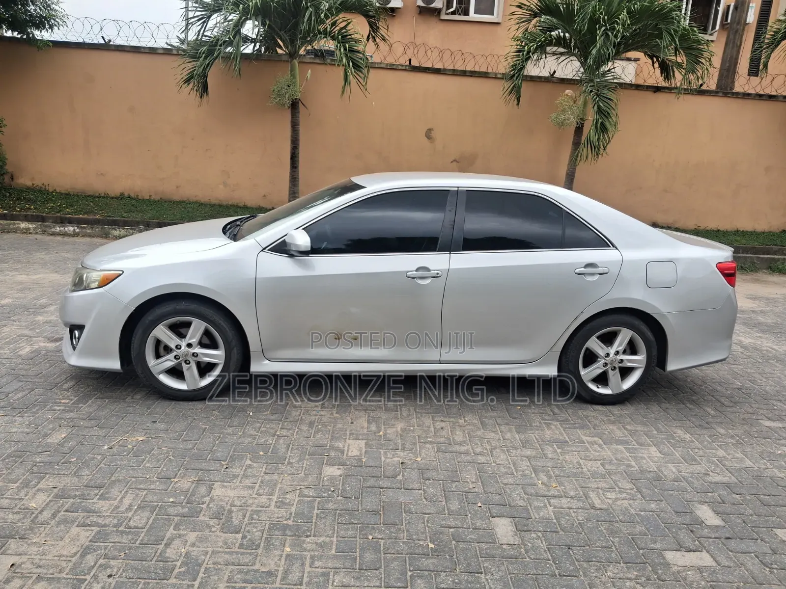 Toyota Camry SE 4dr Sedan (2.5L 4cyl 6A) 2014 Silver
