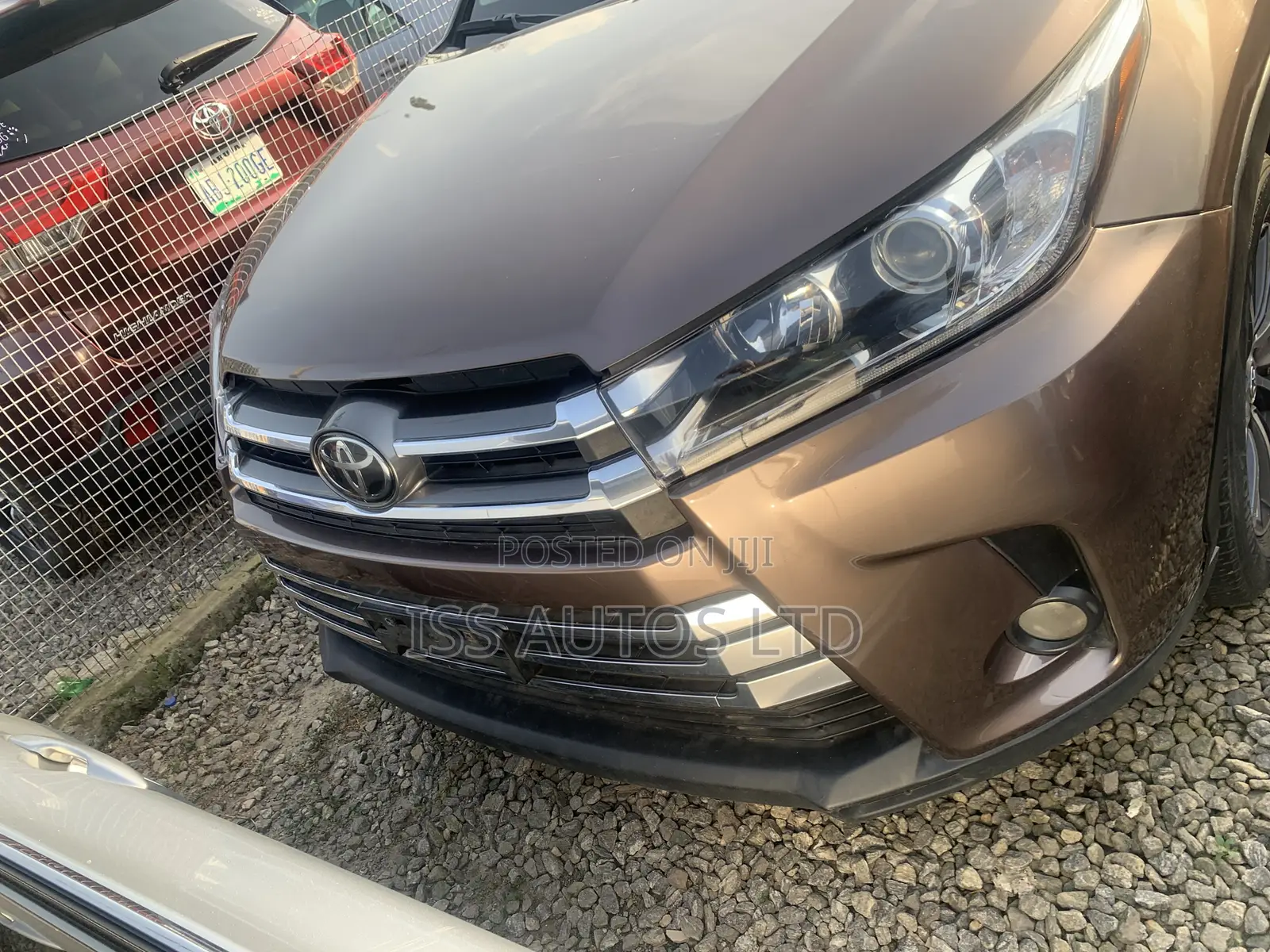 Toyota Highlander XLE 4x4 V6 (3.5L 6cyl 8A) 2018 Brown