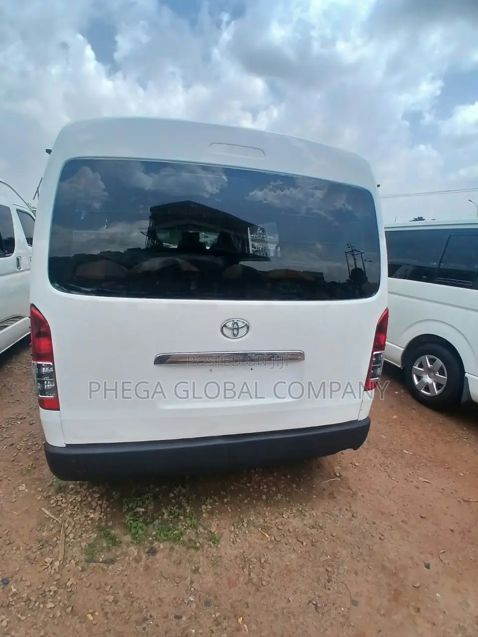 Toyota HiAce 2013 White