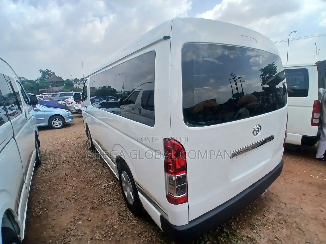 Toyota HiAce 2013 White