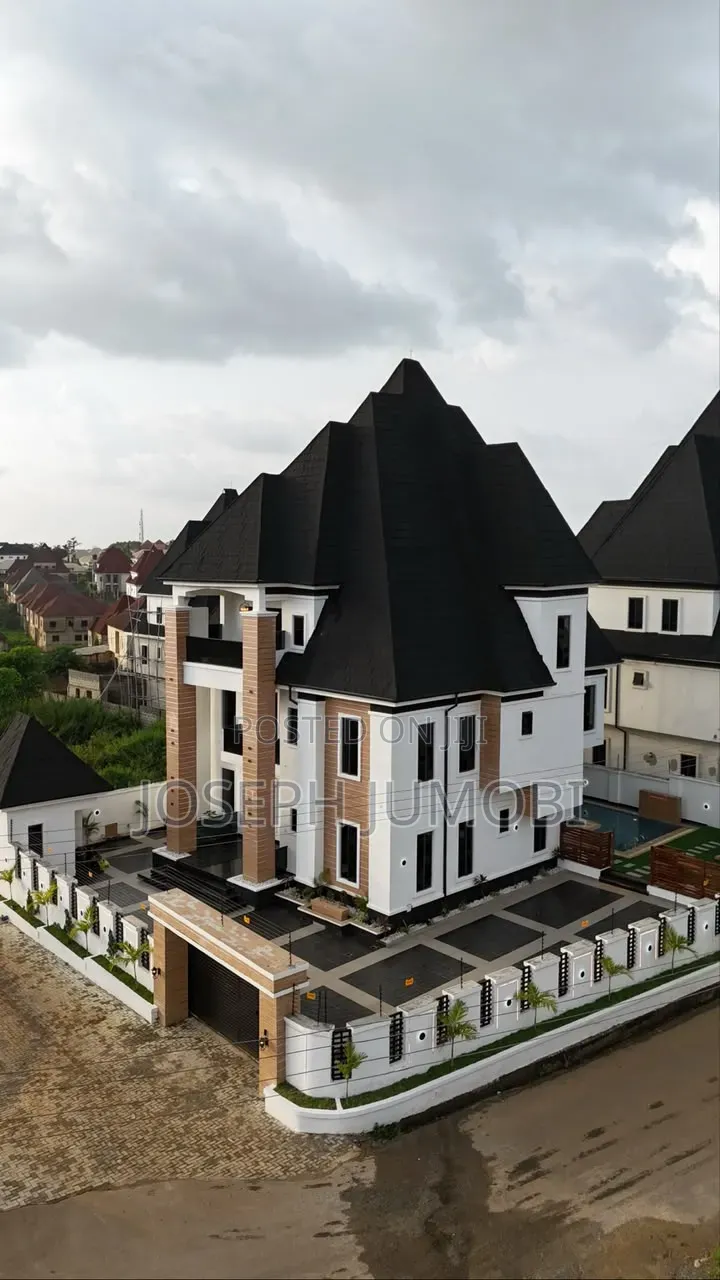 6bdrm Duplex in Petrus Homes, Dakwo District for sale