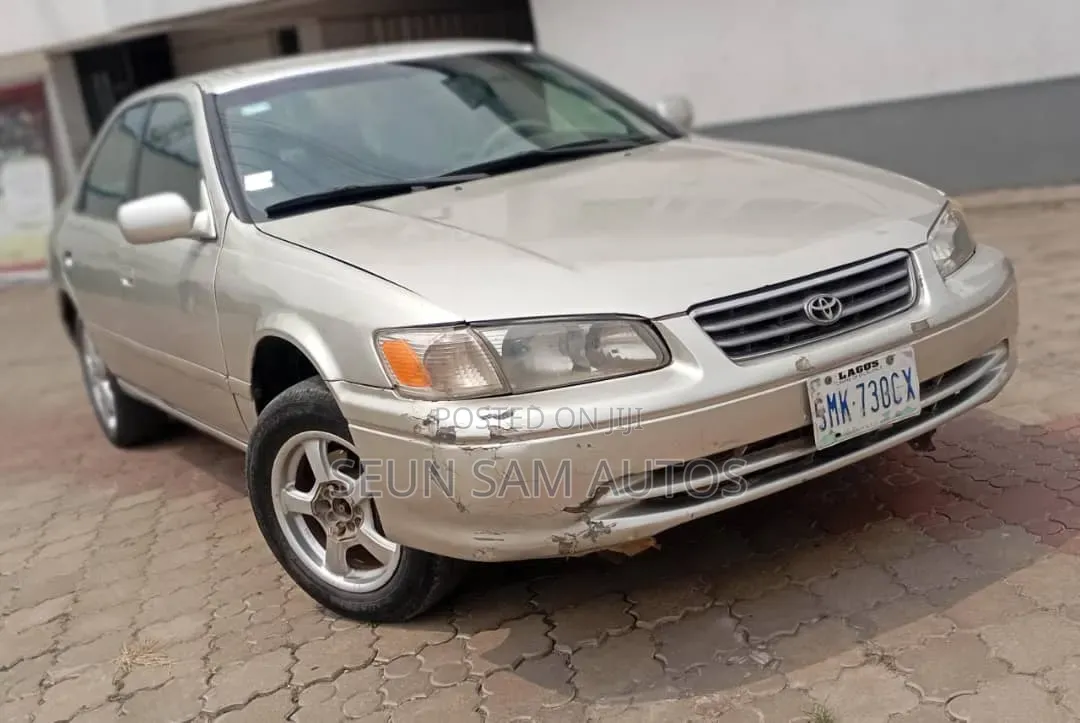 Toyota Camry 2001 Gold
