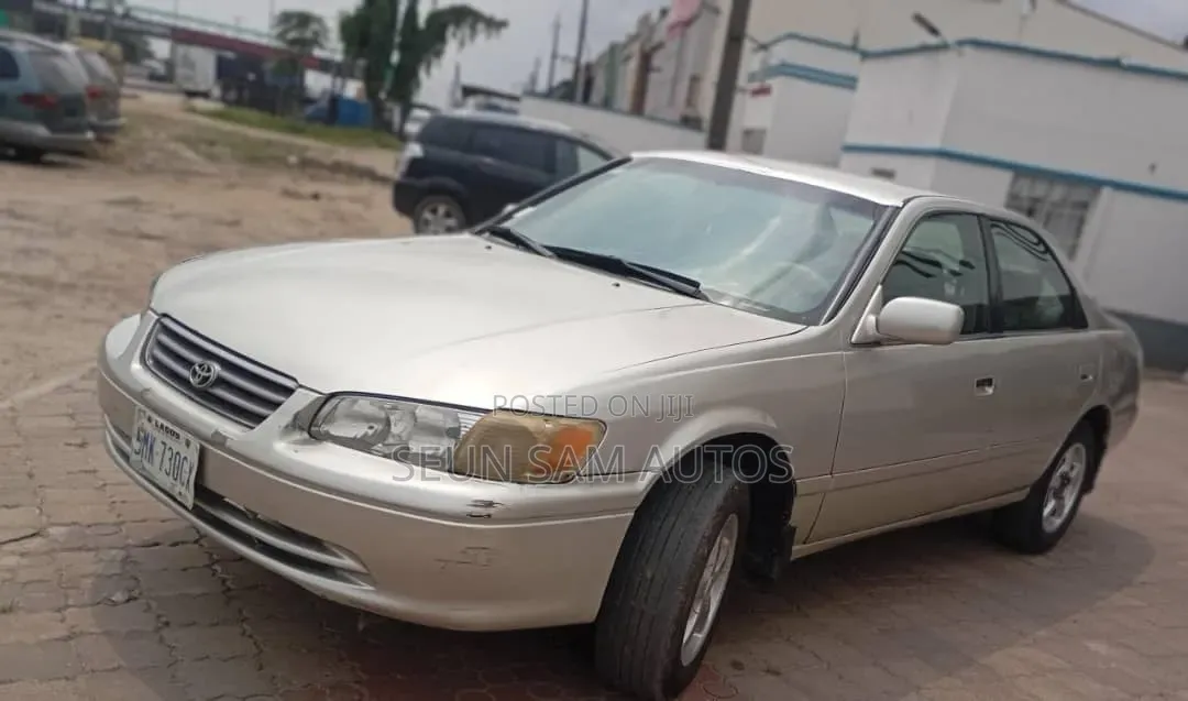 Toyota Camry 2001 Gold