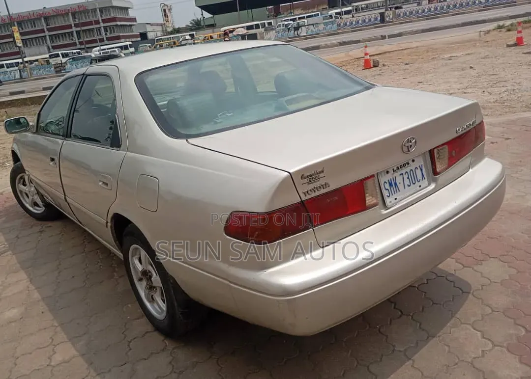 Toyota Camry 2001 Gold