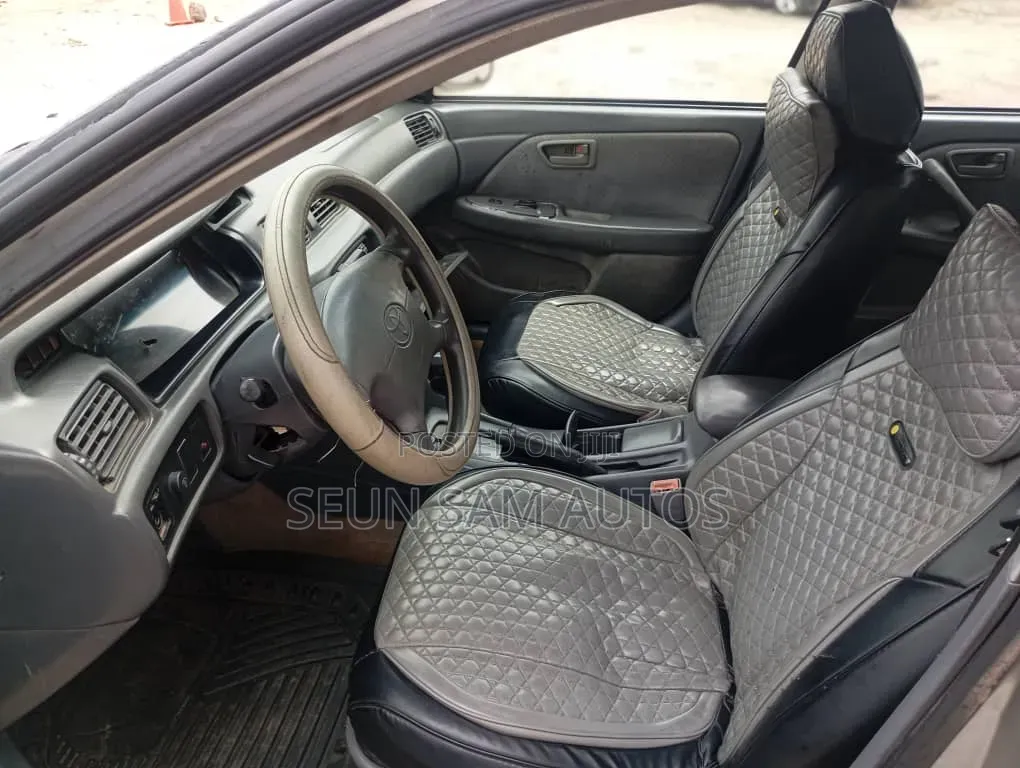 Toyota Camry 2001 Gold