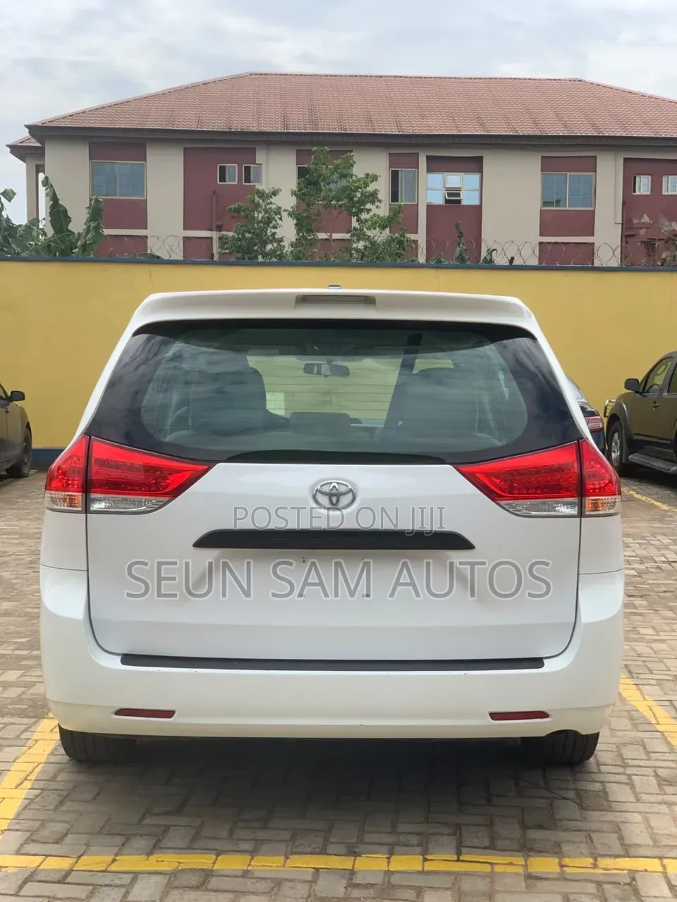 Toyota Sienna LE 7 Passenger 2012 White