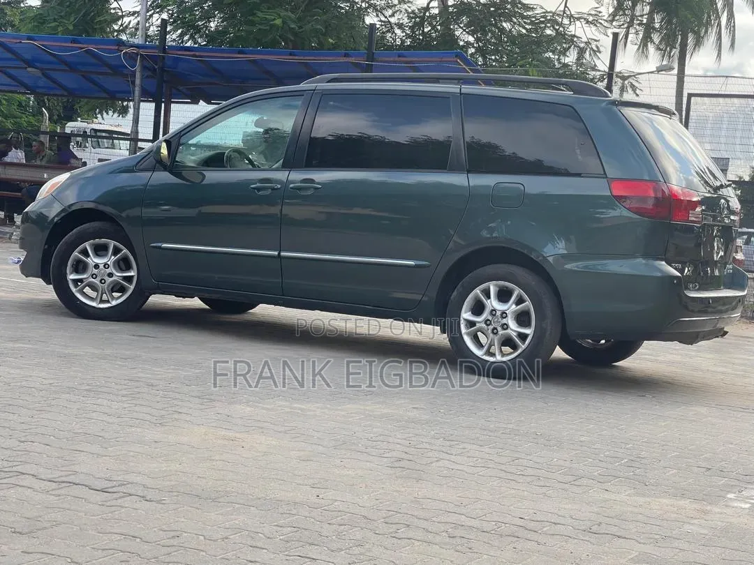 Toyota Sienna XLE Limited AWD 2005 Gray