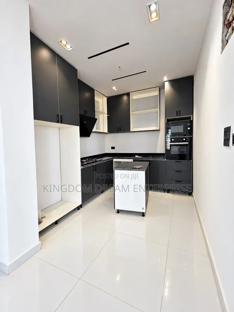 2bdrm Block of Flats in Ikate Lekki Lagos for sale