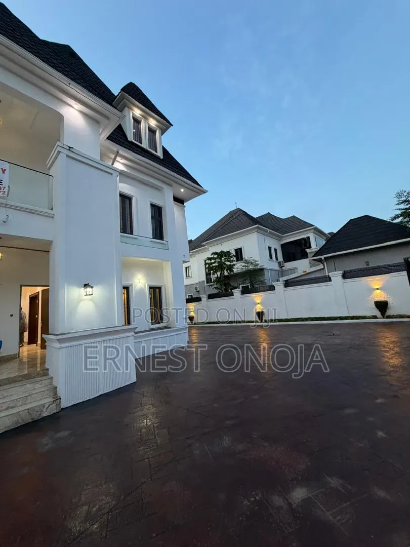 7bdrm Mansion in Gwarinpa Extension for sale