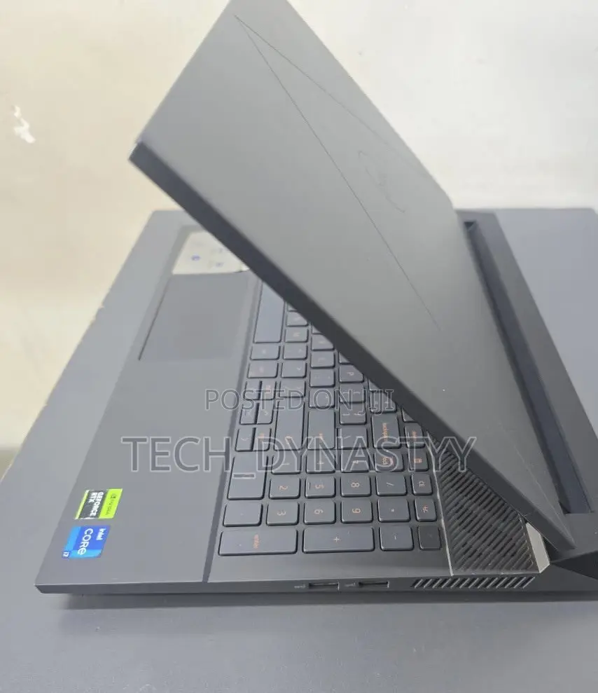 Laptop Dell G15 5530 16GB Intel Core Ultra 7 SSD 512GB