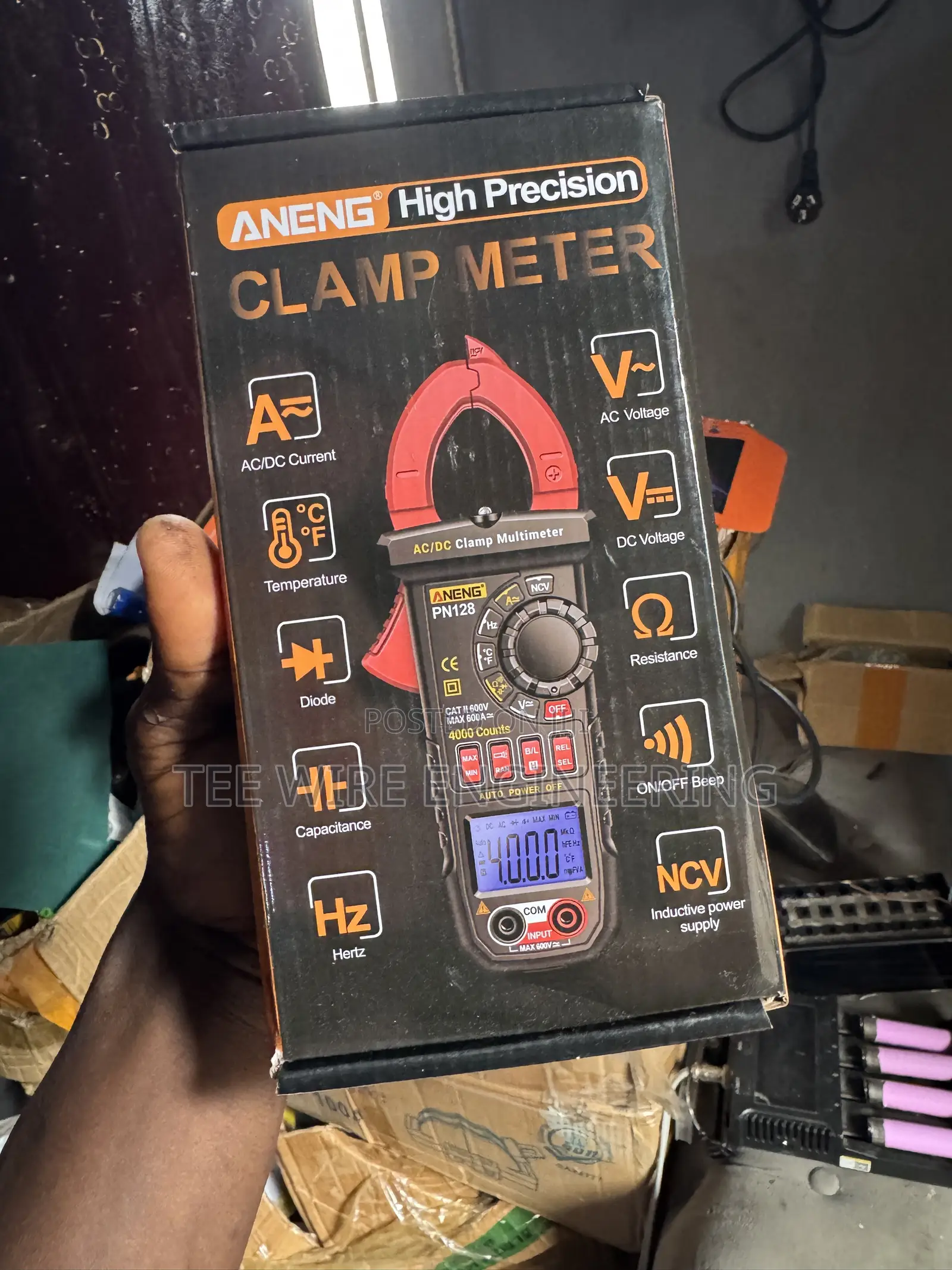 AC/DC Clamp Meter