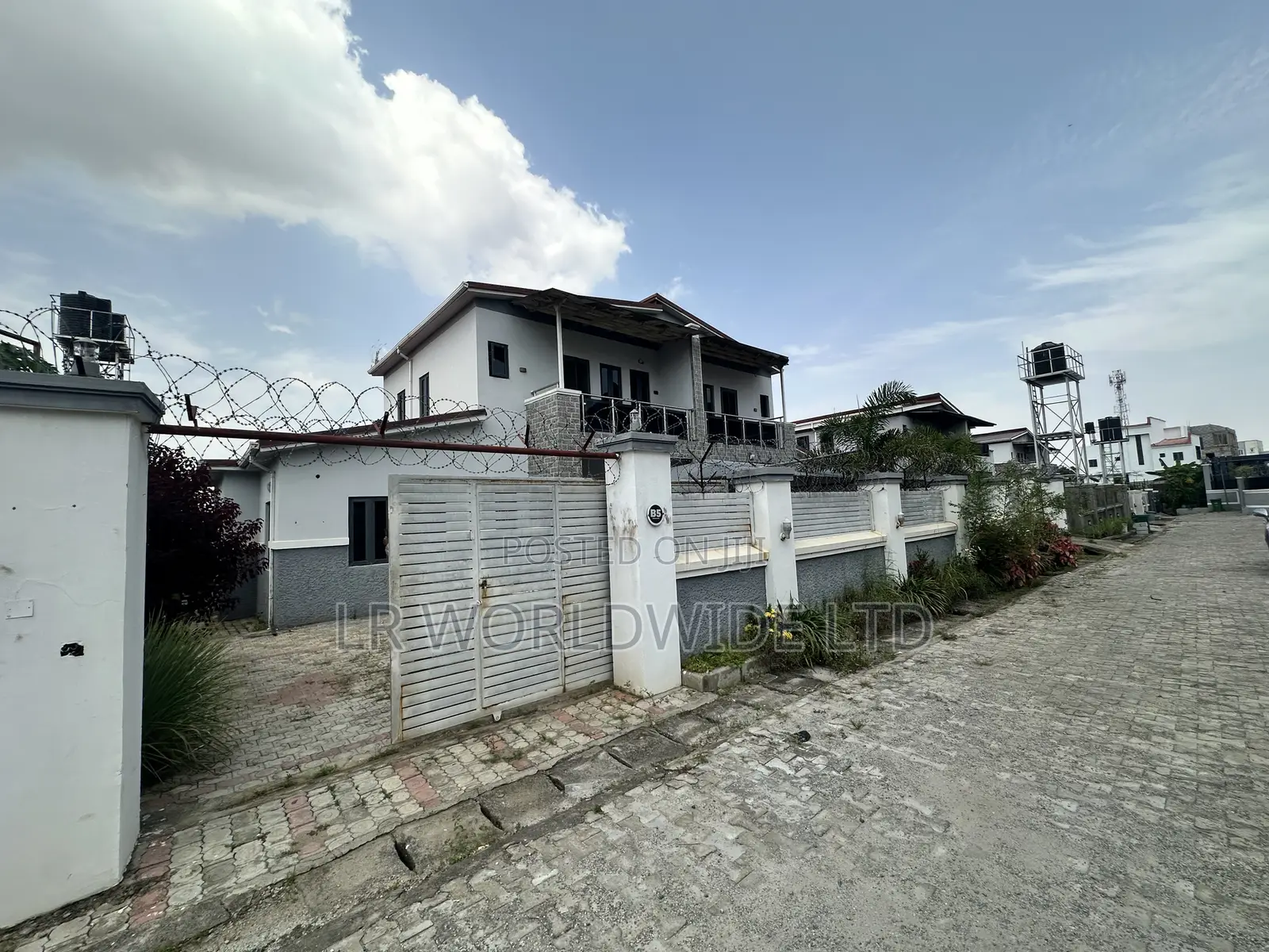 3bdrm Duplex in Lugbe District for sale