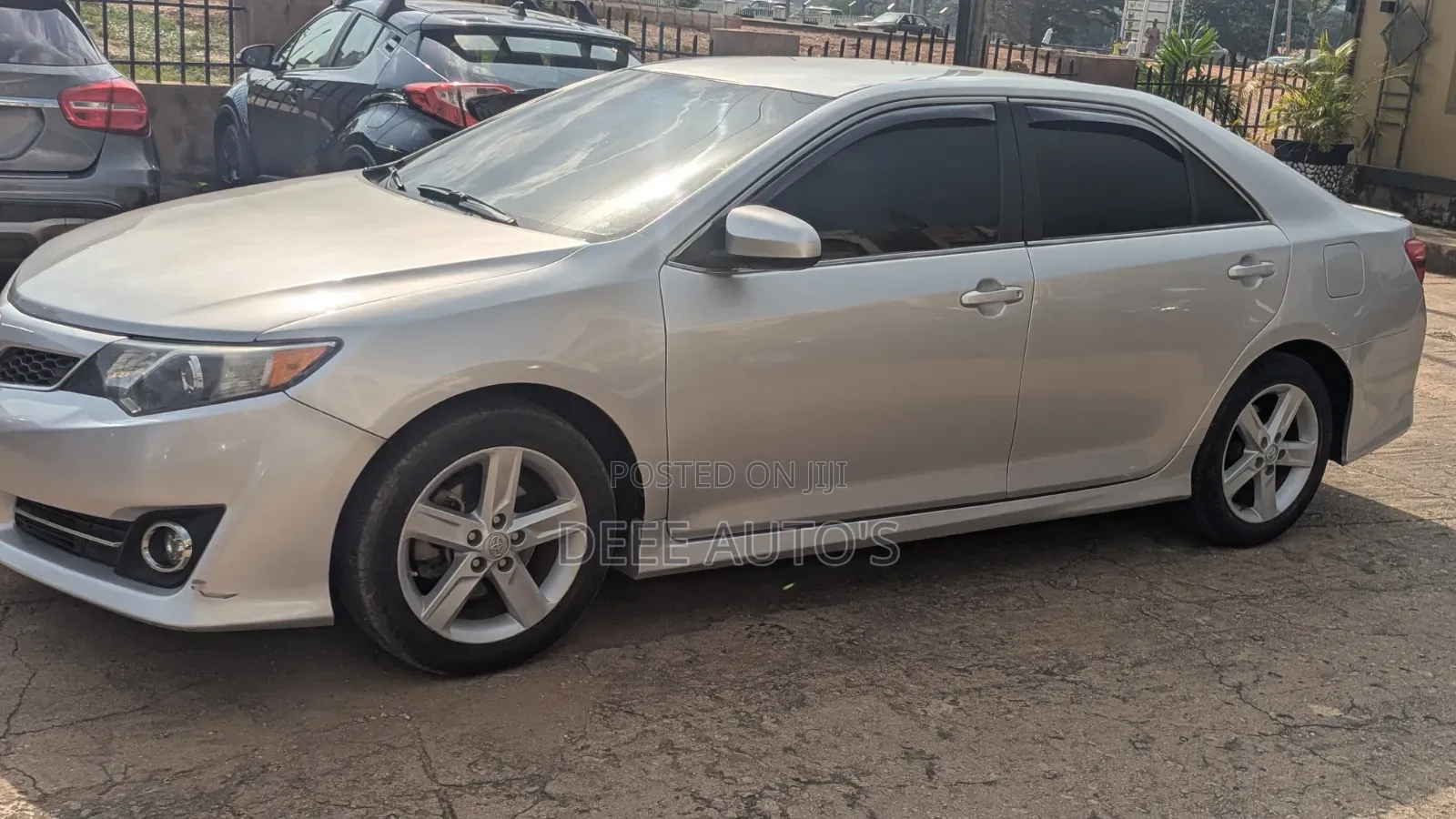 Toyota Camry SE 4dr Sedan (2.5L 4cyl 6A) 2013 Silver