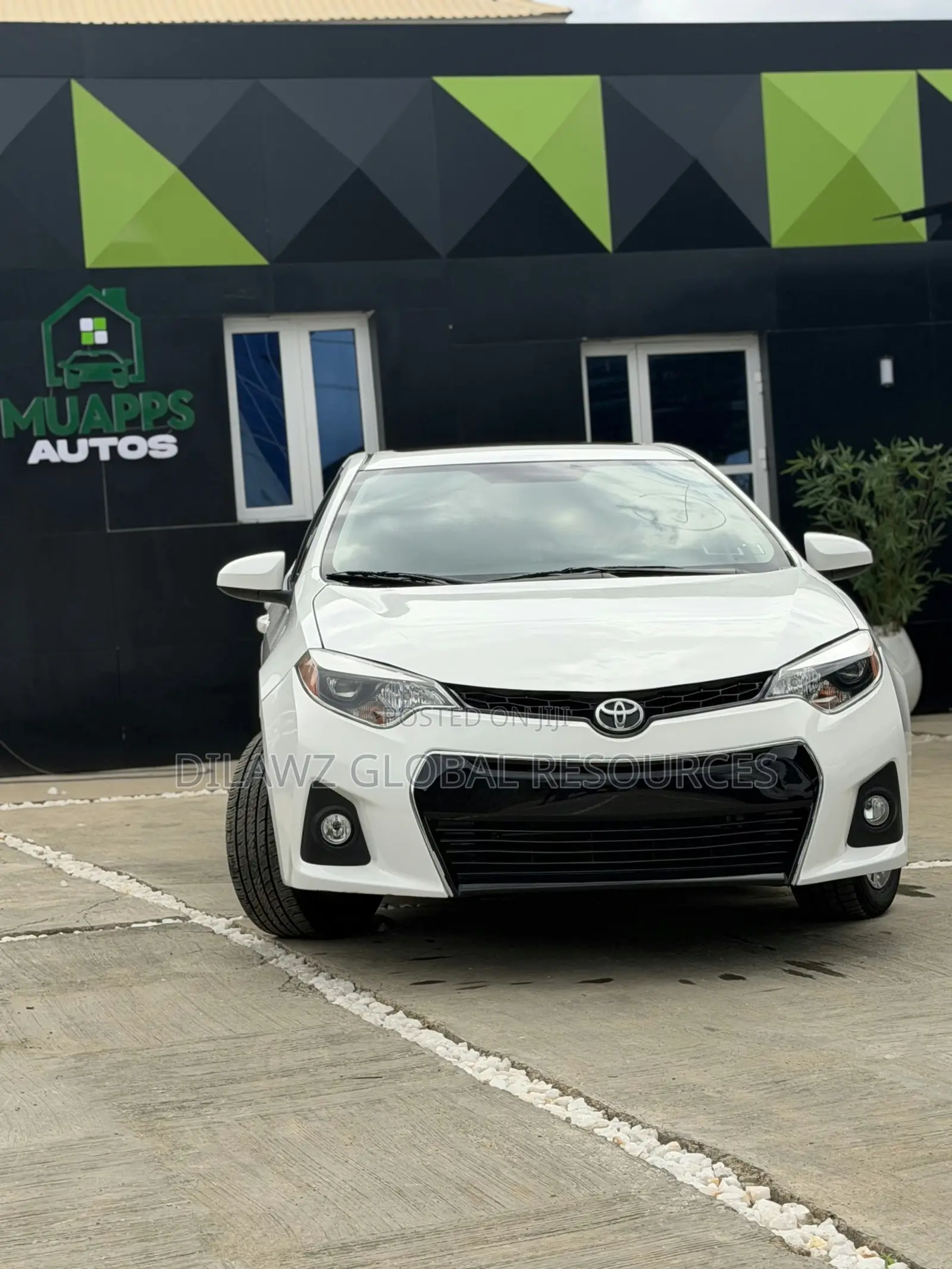 Toyota Corolla S 4dr Sedan (1.8L 4cyl CVT) 2015 White