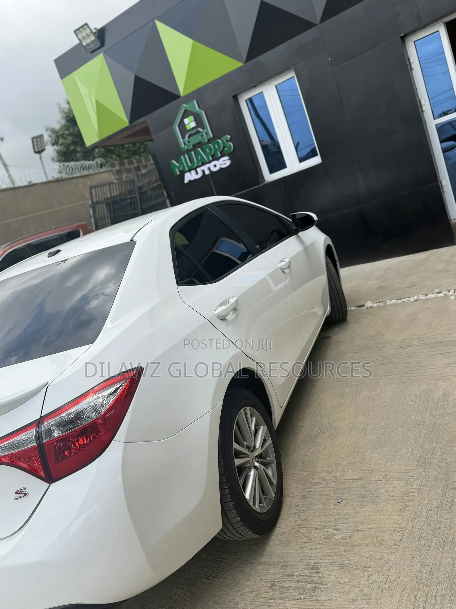 Toyota Corolla S 4dr Sedan (1.8L 4cyl CVT) 2015 White