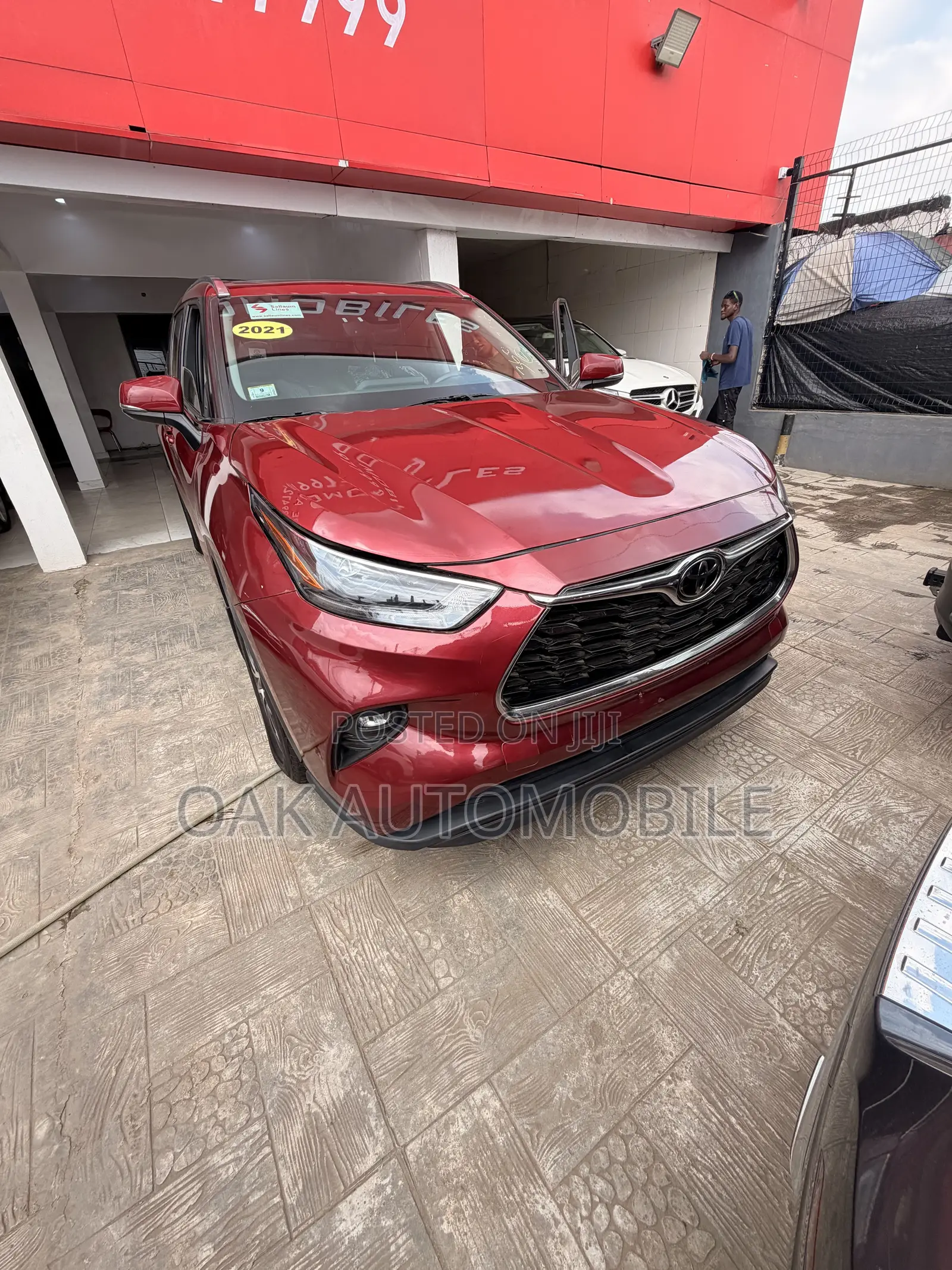 Toyota Highlander XLE 2021 Burgundy