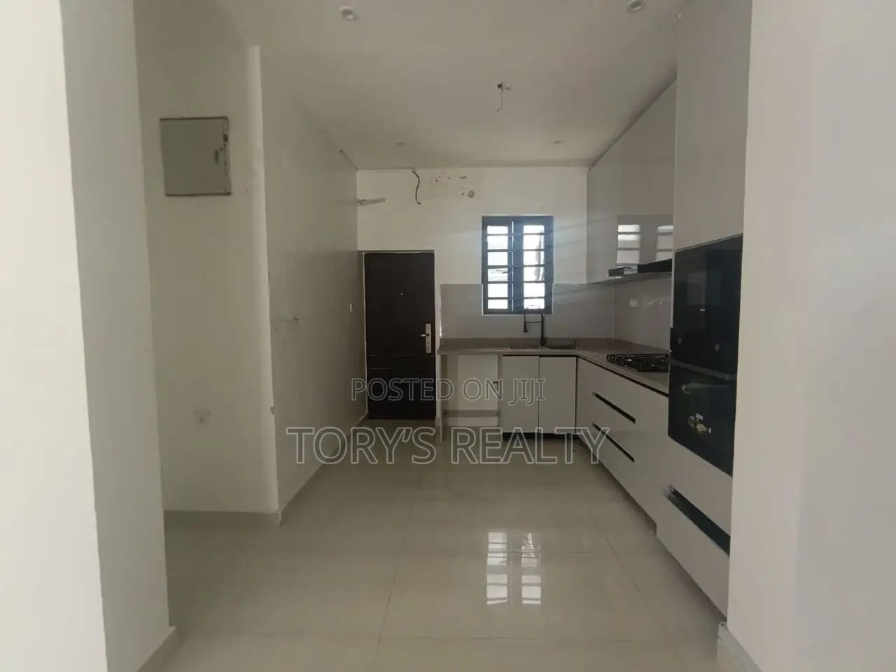 4bdrm Townhouse / Terrace in Lekki Phase 2 for rent