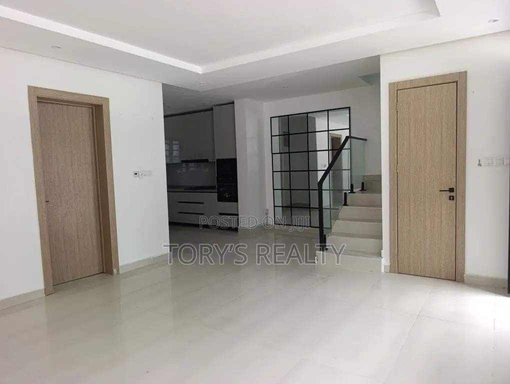 4bdrm Townhouse / Terrace in Lekki Phase 2 for rent